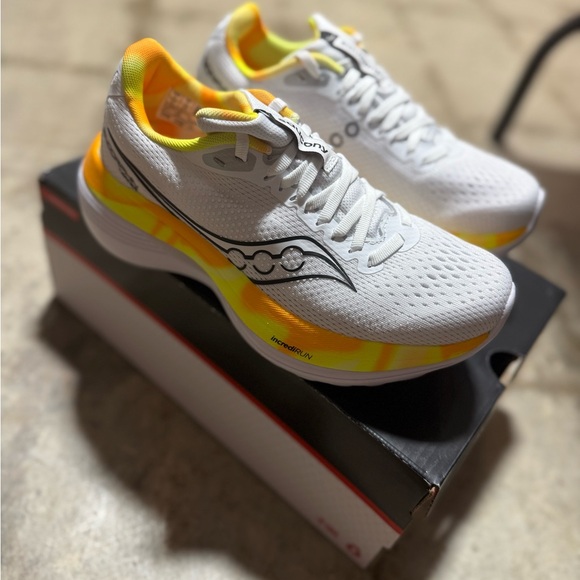 Women’s Endorphin Trainer - Picture 1 of 3